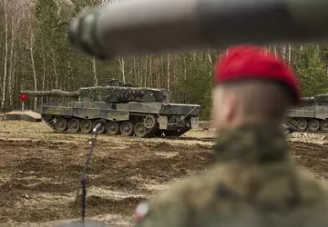 Bloomberg: Polen übergibt heute 14 Leopard-2-Panzer ...
