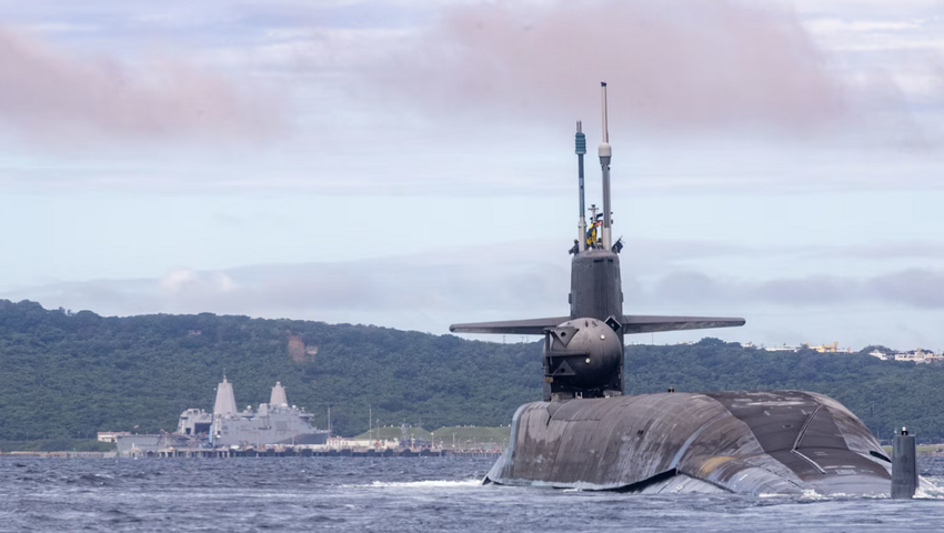 Das atomgetriebene U-Boot USS Michigan der Ohio-Klasse mit 154 Tomahawk-Marschflugkörpern an Bord trifft zum ersten Mal seit 2017 in Südkorea ein
