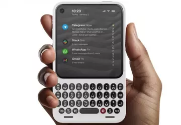 Clicks stellte sein eigenes Smartphone mit ...