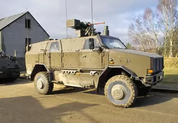 200 gepanzerte Fahrzeuge der MRAP-Klasse, 50 ...