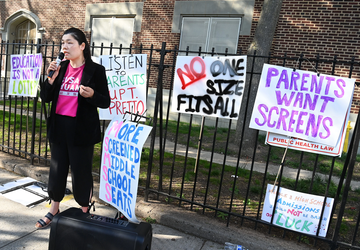 Mitglied des New Yorker Stadtrats gibt ...