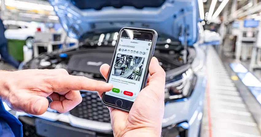 Demonstration des GenAI4Q in einem Werk der BMW Group