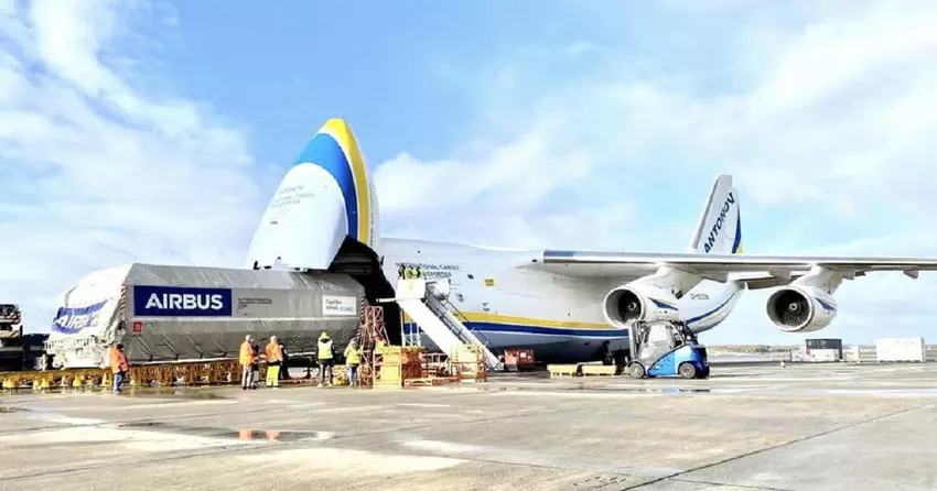 Das ukrainische Flugzeug AN-124-100-150 brachte den 50 Tonnen schweren Airbus-Satelliten zur NASA-Startrampe, von wo aus er von SpaceX gestartet werden soll