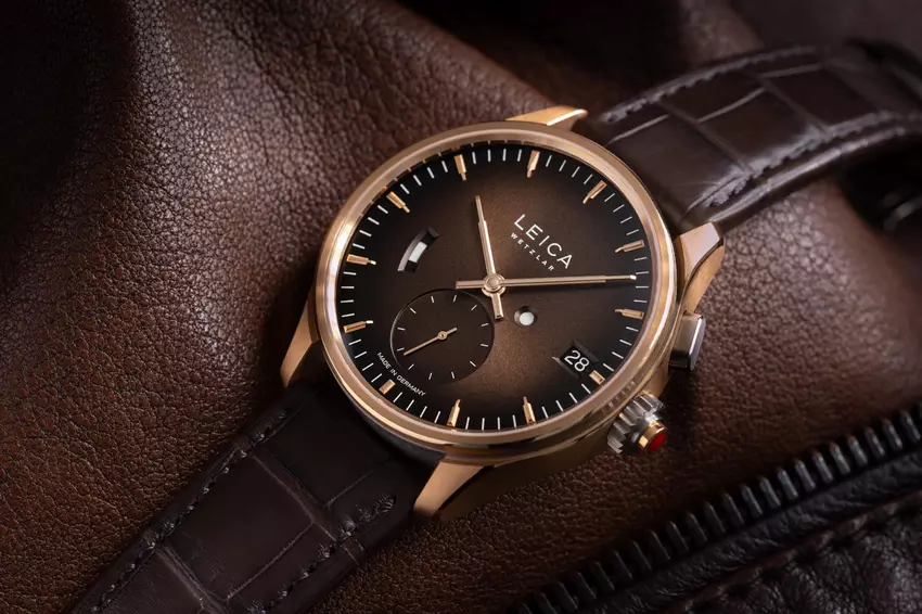 Leica hat die ZM 1 Gold Limited Edition Uhr mit einem 18-Karat-Goldgehäuse und Alligatorarmband für 28.000 $ vorgestellt