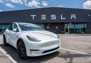 Tesla ruft 125.000 Fahrzeuge wegen Problemen ...
