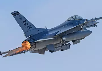 Pentagon autorisiert F-16-Kampfflugzeuge, mit Überschallgeschwindigkeit über ...