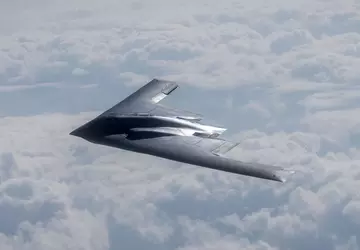 Der Atombomber B-2 Spirit flog auf ...