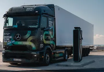 Elektro-Lkw Mercedes eActros 600 strebt Guinness-Rekord ...