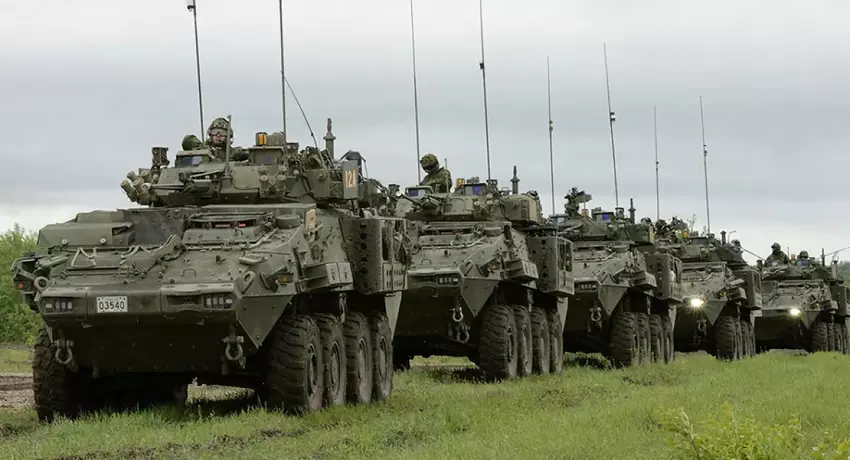 Kanada schickt der Ukraine eine neue Charge gepanzerter Mannschaftstransportwagen LAV II ACSV Super Bison 
