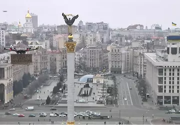 Eine Drohne mit einer Anzeige für ...