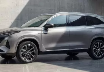 MG enthüllt erschwinglichen 7-Sitzer Plug-In Hybrid ...