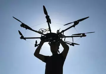 die "Luftaufklärung" zeigte, wie eine 20.000 ...