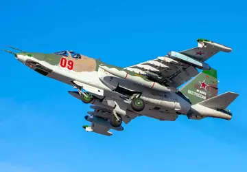 Eine weitere Su-25 zerstört sich in ...