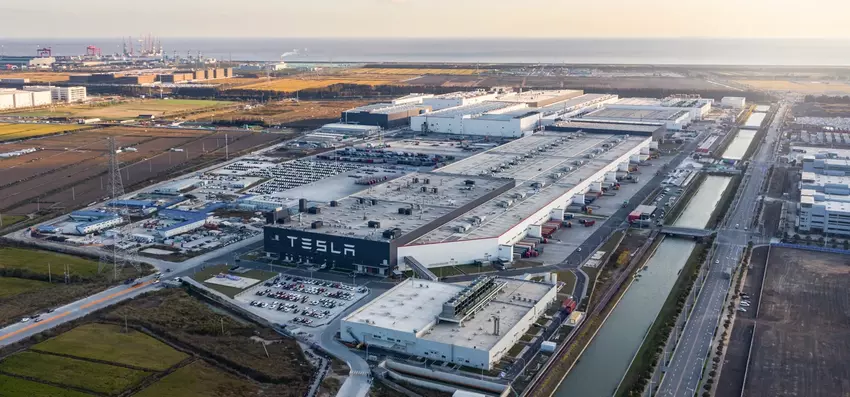 Tesla wird die Produktion von Elektroautos in seinem Werk in Shanghai, das 1 Million Autos pro Jahr herstellen kann, aufgrund der sinkenden Nachfrage drastisch reduzieren