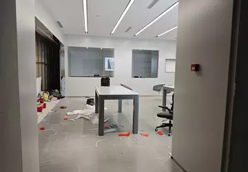 Das ist interessant: Xiaomi installiert Glaswände ...