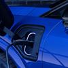 Cadillac Optiq V an einer Tesla-Ladestation