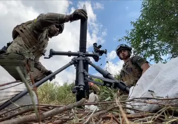 APU schießt mit amerikanischen Mörsern M224 ...