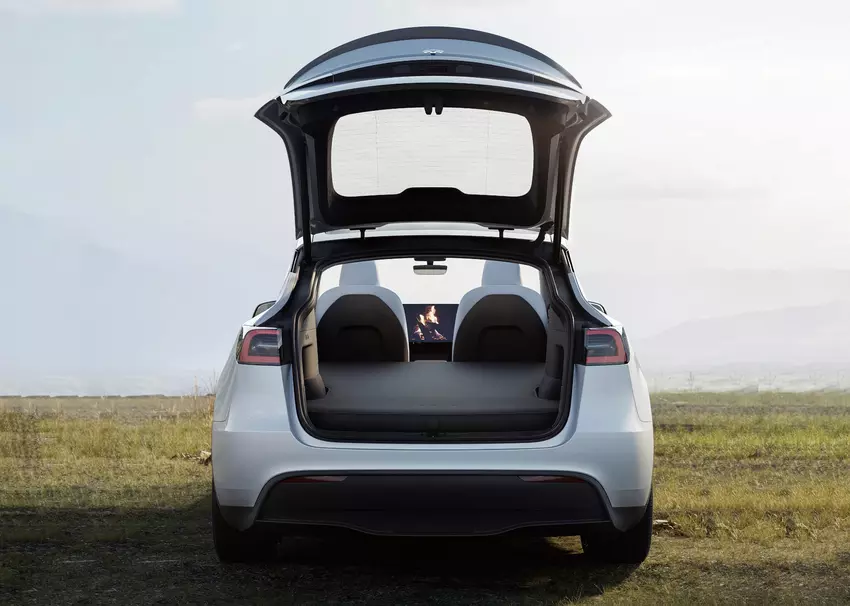 Tesla hat eine $225-Matratze für das Model Y vorgestellt, die Ihr Elektroauto in eine Camping-Maschine verwandelt