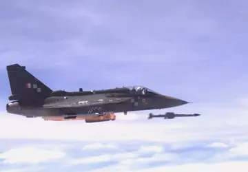 Das indische Kampfflugzeug Tejas hat seine ...