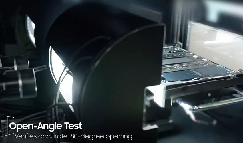 Qualitätskontrolle des Galaxy Z TriFold