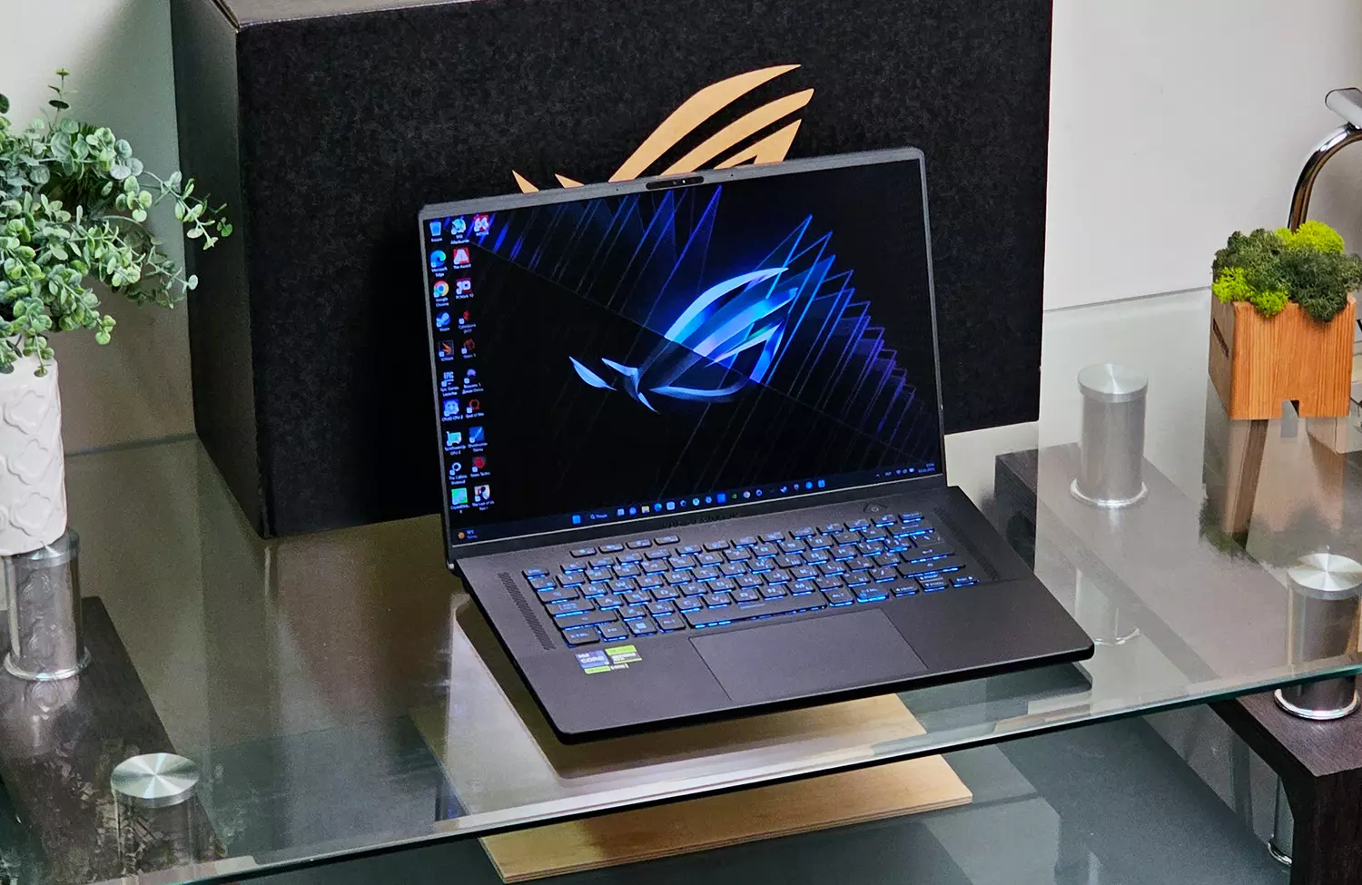 ASUS ROG Zephyrus M16 (2023) GU604 Test: GeForce RTX 4090 in einem schlanken Gehäuse
