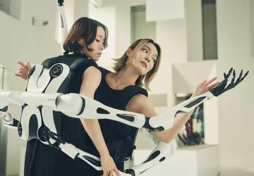 Jizai Arms - ein "Rucksack", der ...