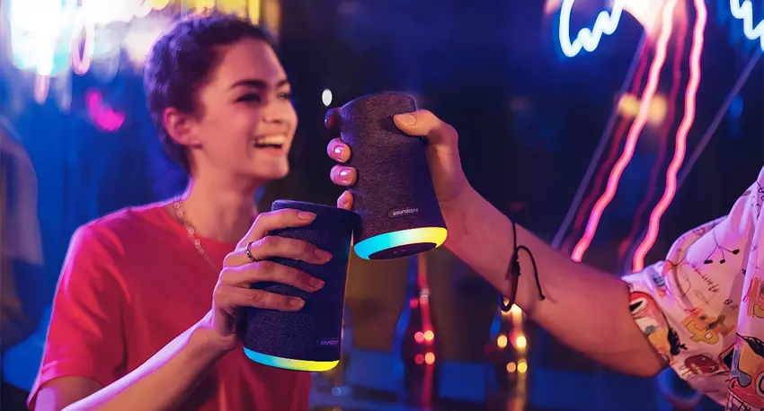 Anker Soundcore Flare: kompakter kabelloser Lautsprecher mit IPX7-Schutz und 360-Grad-RGB-Beleuchtung für 34 $