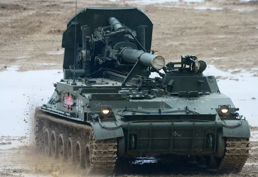 Ukrainische Drohne zerstört russischen Panzermörser 2S4 Tyulpan mit einer Granate