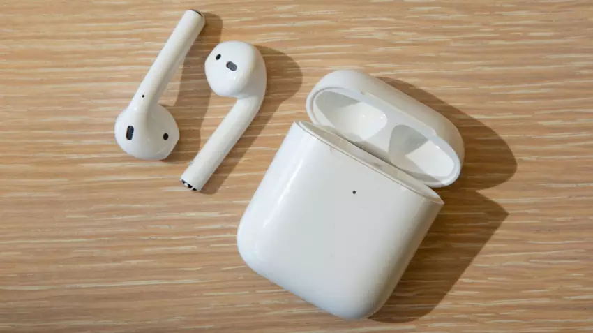 Das Mädchen schluckte einen der AirPods anstelle eines Schmerzmittels und es funktionierte weiter im Magen