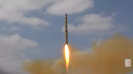 Iranische Bevollmächtigte aus dem Jemen zeigten Videos von ballistischen Raketen und Kamikaze-Drohnen, die auf Israel abgefeuert wurden