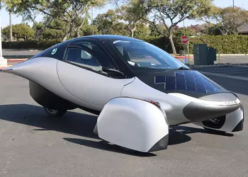 Aptera stellte auf der CES 2025 ...