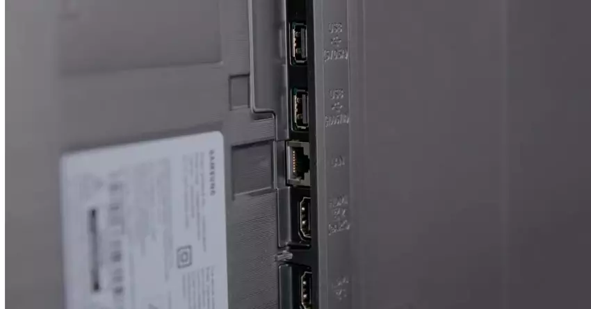 SAMSUNG 75-Zoll-Großbildschirm für Kirche