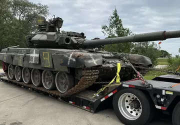 Ein hochmoderner russischer T-90A-Panzer wird in ...