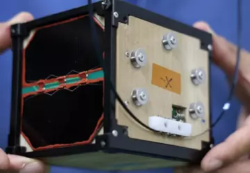 Die Japaner haben einen hölzernen LignoSat-Satelliten ...