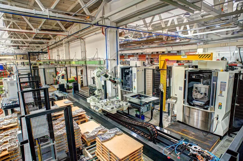 Tschechische Holding Motor Jikov stellt aufgrund der Krise in der Automobilindustrie auf Artilleriemunition um