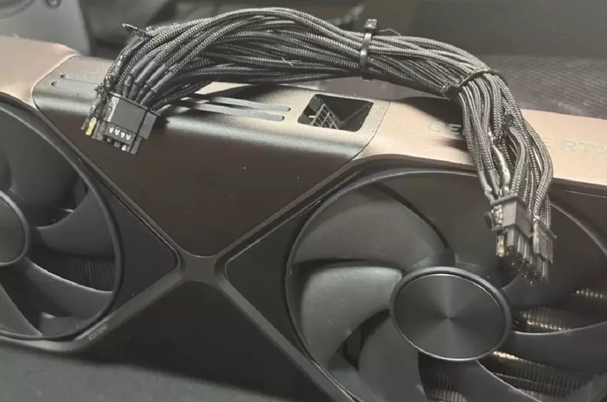 Der erste Fall von schmelzenden Stromanschlüssen bei der Flaggschiff-Grafikkarte RTX 5090 FE ist bekannt geworden