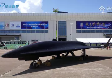 China zeigte die WZ-8-Drohne, die Geschwindigkeiten ...