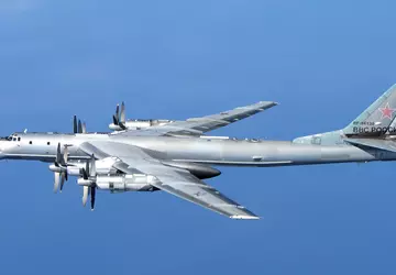 Zwei russische Tu-95-Atombomber drangen in das ...