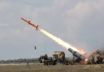 Ukrainische Neptun-Rakete könnte russische Lagerhäuser bei ...