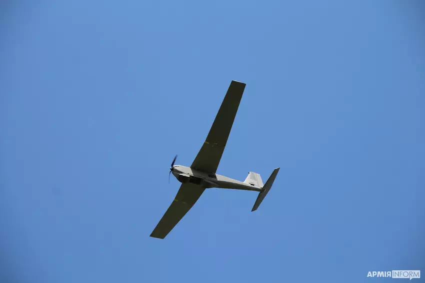 Die Luftaufklärung der Streitkräfte der Ukraine verwendet amerikanische UAVs RQ-20 Puma mit einer Nachtsichtkamera. Ein solcher Komplex kostet 250.000 Dollar