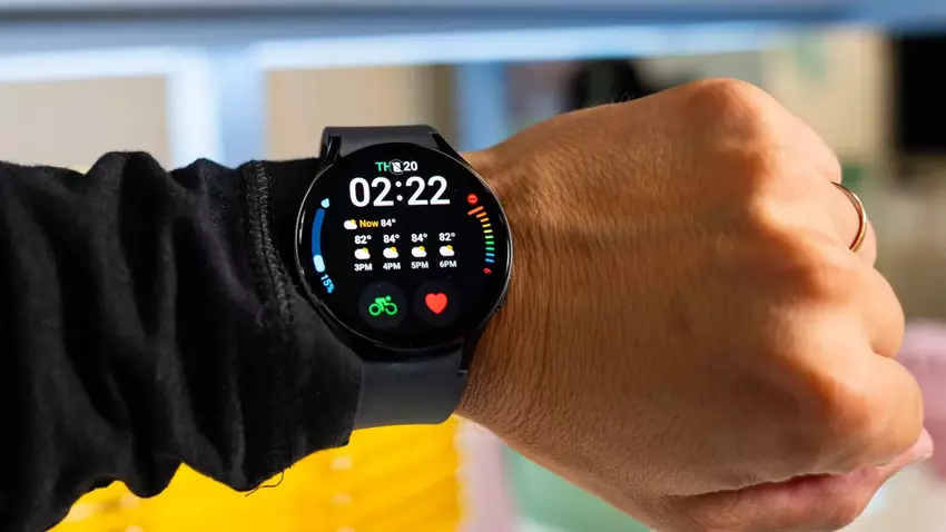 Samsung behebt Galaxy Watch-Neustart-Problem mit Digital Neon Watch Face Update
