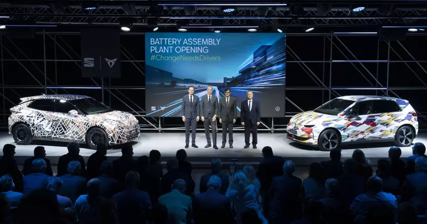 Seat und Cupra eröffnen in Spanien eine Batteriemontageanlage für Elektrofahrzeuge