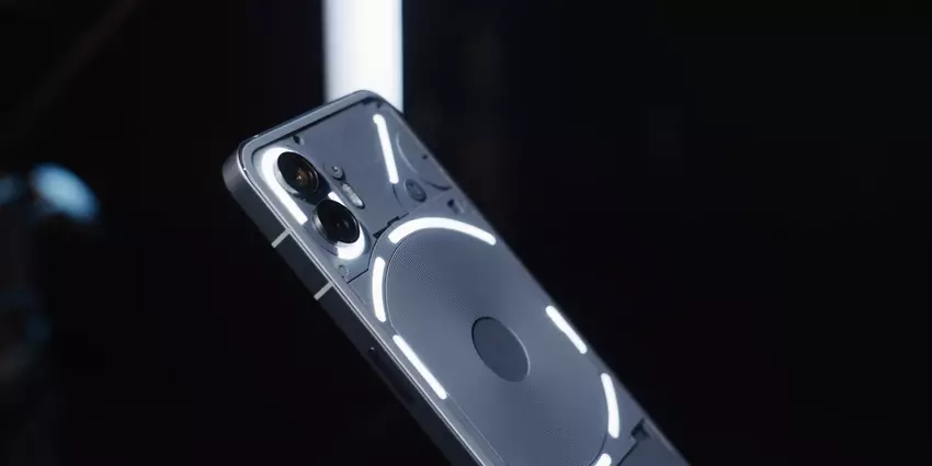 Ohne auf die Präsentation zu warten: MKBHD zeigt Nothing Phone (2) auf Video
