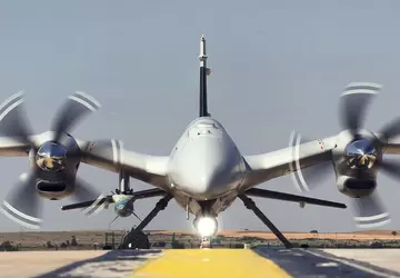 Bayraktar Akinci Strike Drone absolviert Testflug ...