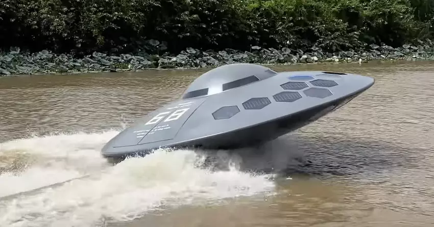 YouTuber baut ein Jetboot in Form eines UFOs und erhält über 10 Millionen Aufrufe (Video)
