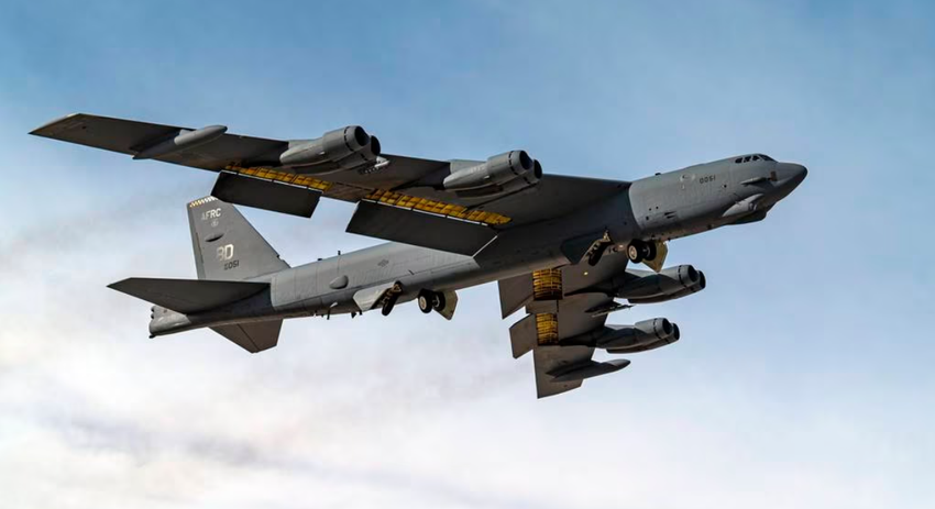 B-52 Stratofortress-Atombomber 25 km vor der Ukraine gesichtet