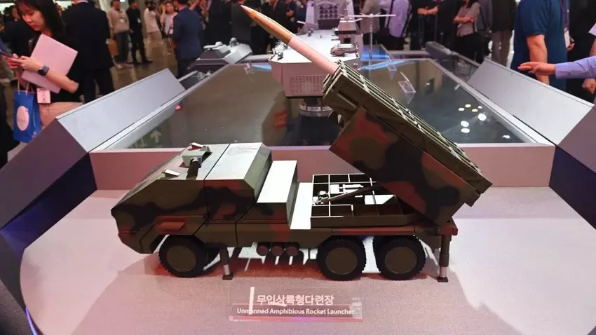 Für Science-Fiction-Schlachten: Der koreanische Hanwha zeigt ein unbemanntes MLRS