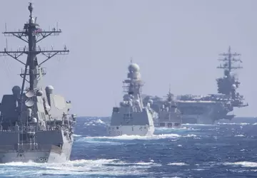 Der Lenkwaffenzerstörer USS Thomas Hudner der ...