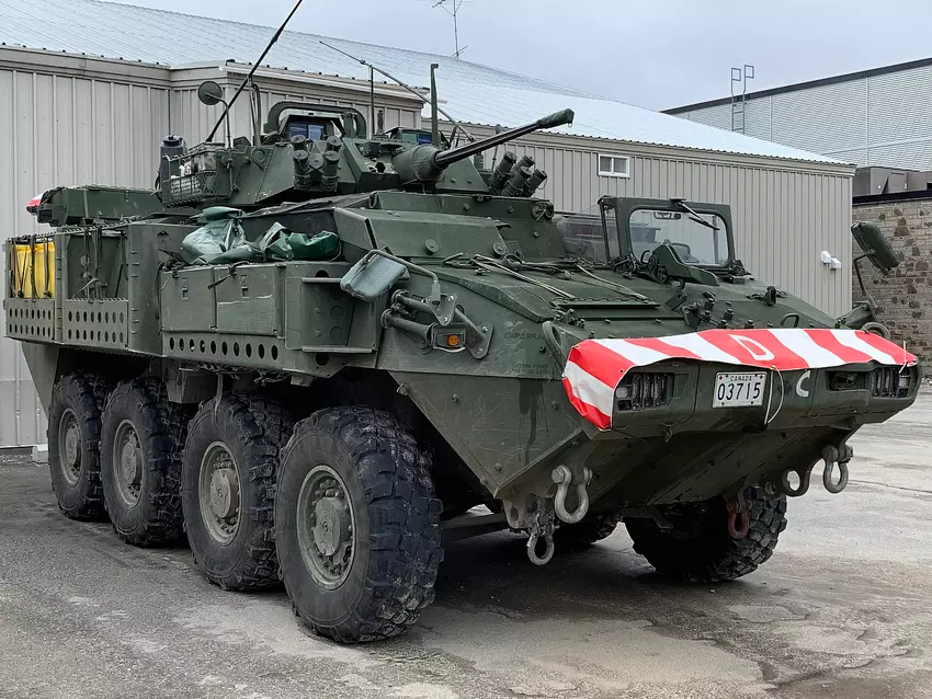 Die AFU wird im Sommer eine neue Charge gepanzerter Mannschaftstransportwagen LAV II ACSV Super Bison aus Kanada erhalten