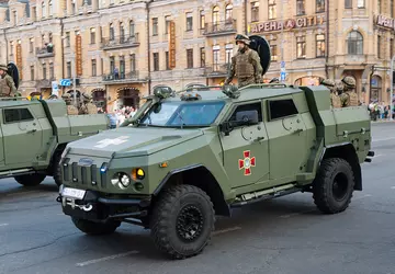 Die Ukraine hat Hunderte von gepanzerten ...